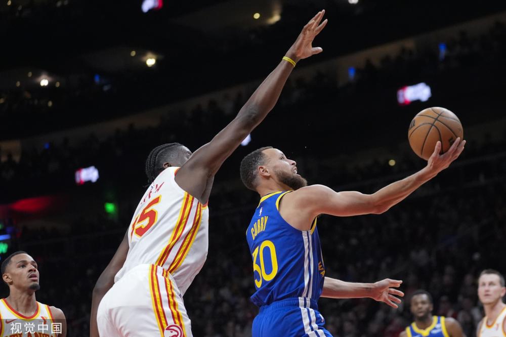 他们借助高 他们借助高